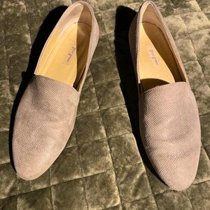 Paul Green sparkly taupe flats. Great heel and arch .